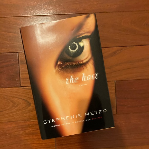 TEEN FICTION/YOUNG ADULT BOOKS - Picture 2 of 9